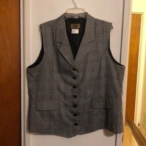 Women preowned Black & White (2) prices Suit